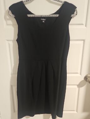 bebe Black V-Neck Cap-Sleeve Midi Dress